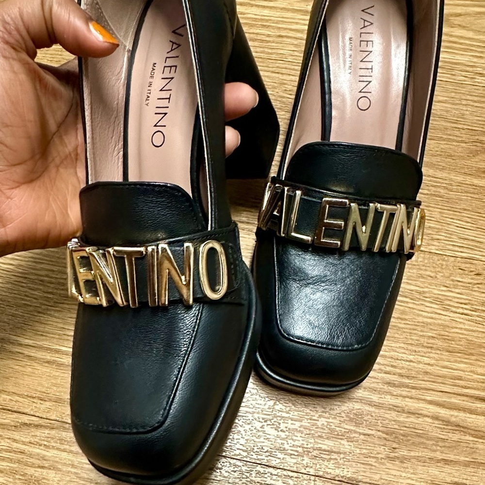 VALENTINO BY MARIO VALENTINO
Rosalinda Logo Leather Heeled Loafers - Picture 11 of 16